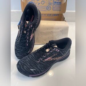 Brooks Ghost 15 size 11 Women’s Shoes